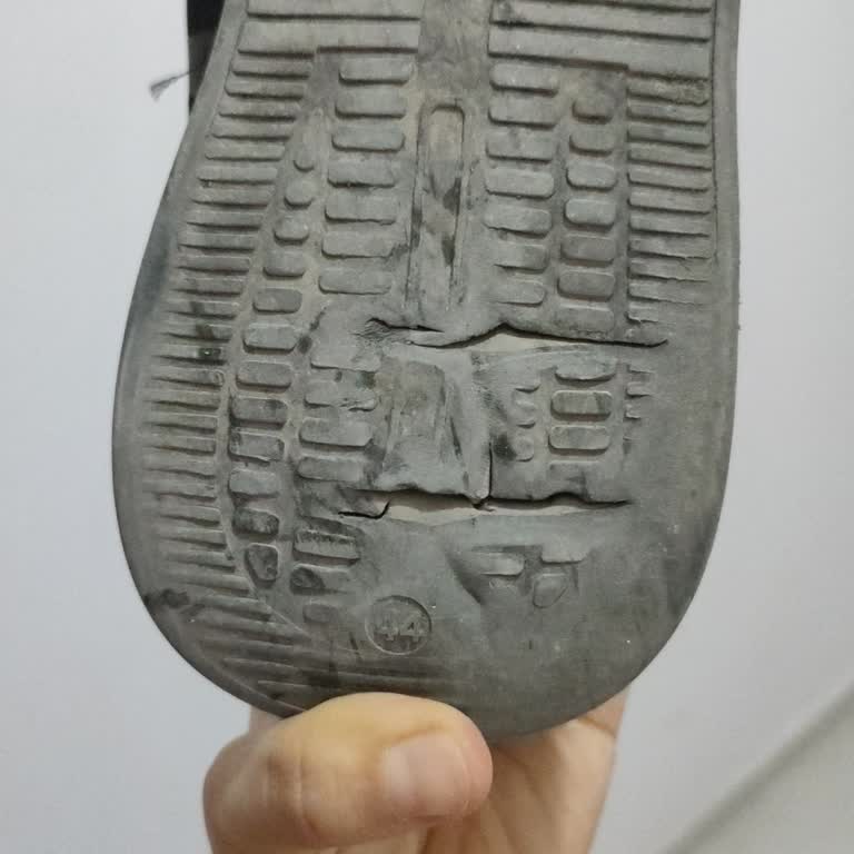 Letoon Spor Ayakkabı Yırtılması