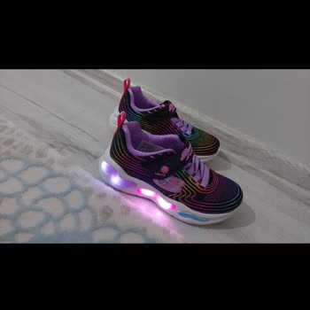 Skechers Çocuk Ayakkabı 2 Ayda Dağıldı