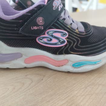 Skechers Çocuk Ayakkabı 2 Ayda Dağıldı