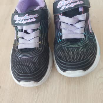 Skechers Çocuk Ayakkabı 2 Ayda Dağıldı