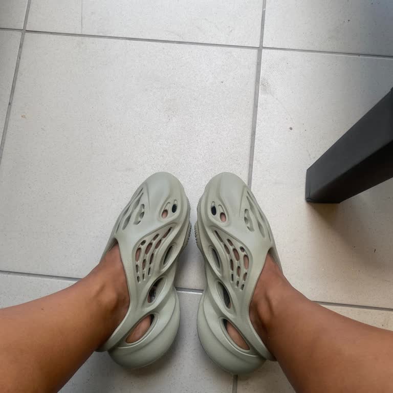 adidas gazelle silver green womens Yeezy Boost 350 V2 'Natural' – ZAPTILA main image 1