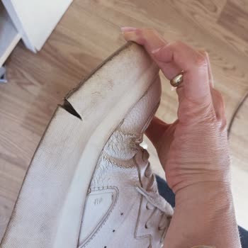 Bershka Ayakkabının Üretim Hatası