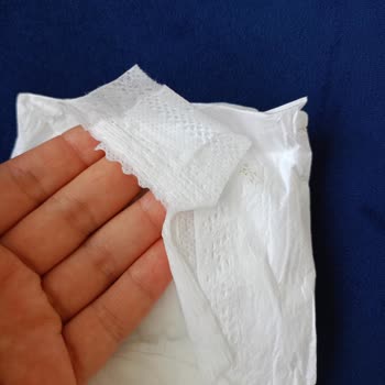 Pure Baby Organic Paket İçinde İki Adet Cırtı Yırtılmış Bez Çıktı
