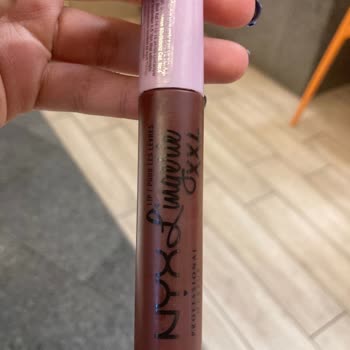 Разочарование дефектным продуктом: Помада Nyx Lingerie XXL