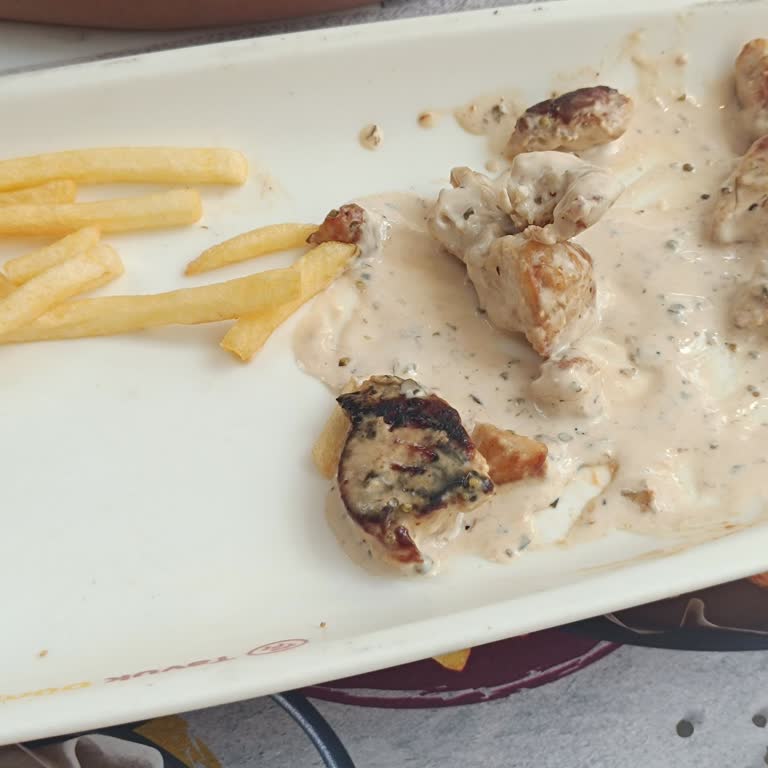 Marmara Forum Yemekteki Bulaşık Teli