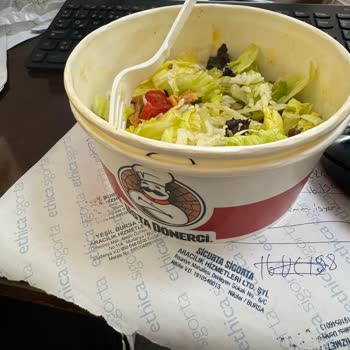 Usta Dönerci Salatada Çürük Domates Ve Kalitesiz Malzeme