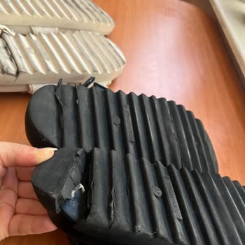 Stradivarius Sandaletlerin Tabanları Yırtılıyor