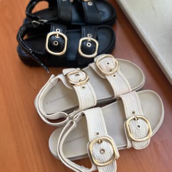 Stradivarius Sandaletlerin Tabanları Yırtılıyor