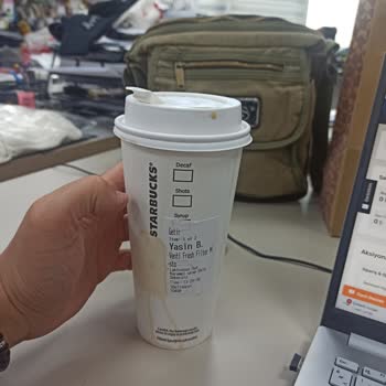 Starbucks Kötü Kahve, Eksik Şurup Ve Kirli Bardak