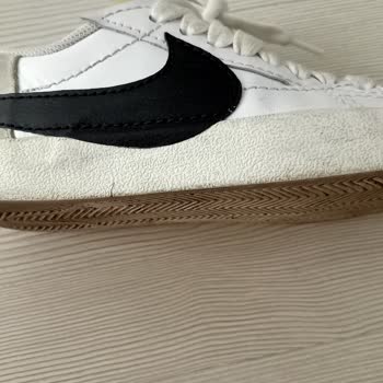 Nike Sneaks Up Sattığı Ürünün Arkasında Durmuyor