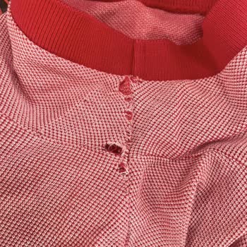 Lacoste Kusurlu Ve Deformasyon Olan Ürün