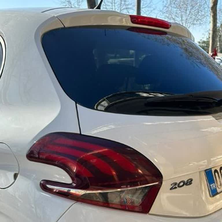 Peugeot 208 Arka Cam Fitili Yırtılması