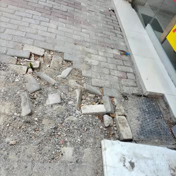 İzmir Konak Belediyesi Kaldırım Taşlarının Düzenlenmesi