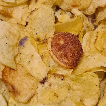 Küflü Lay's Yoğurt Ve Mevsim Yeşillikli Cips