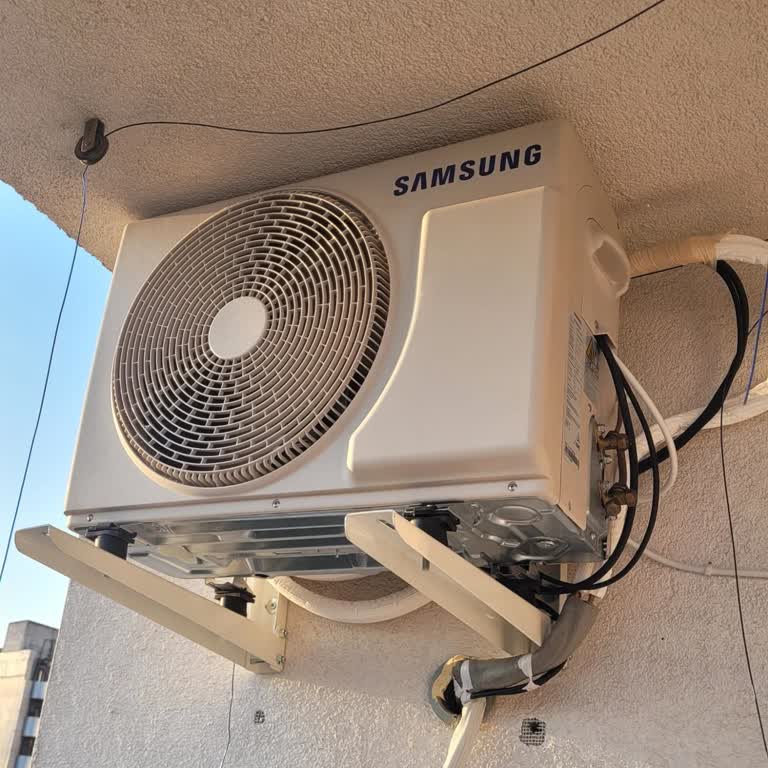 Samsung Servis Ekibi Klimayı Duvara Takamadı Ve İlgi Göstermedi