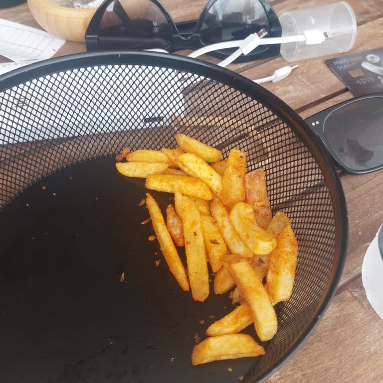 The Roof Ada Guler Yuz Sıfır Özellikle Siyah Kut Saçlı Kadının