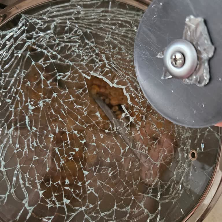 Taç Tencere Kapağı Patladı