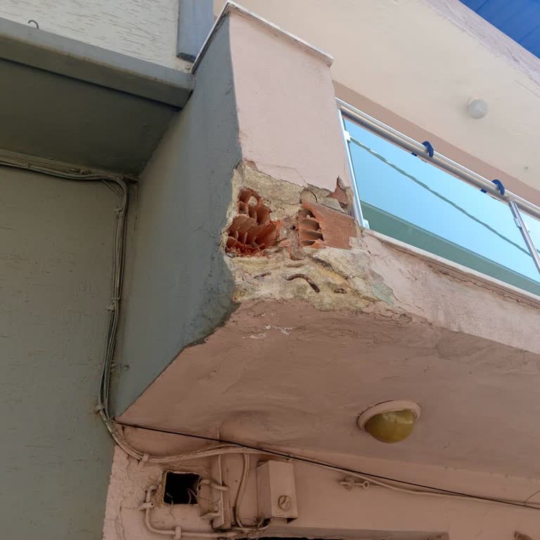 Horoz Lojistik Kamyonu Evimize Çarptı