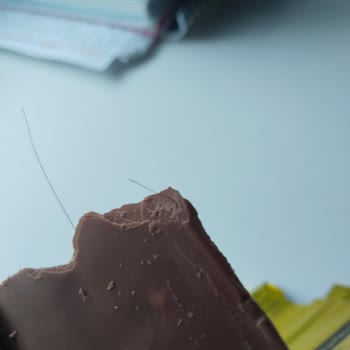 Patiswiss Çikolatasının İçinden Kıl Çıktı!