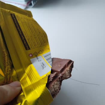 Patiswiss Çikolatasının İçinden Kıl Çıktı!