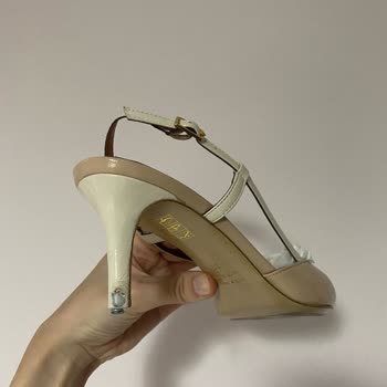 Vakko Kusurlu Ürün Satışı Yapıyor