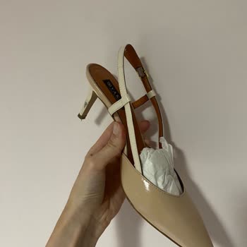 Vakko Kusurlu Ürün Satışı Yapıyor