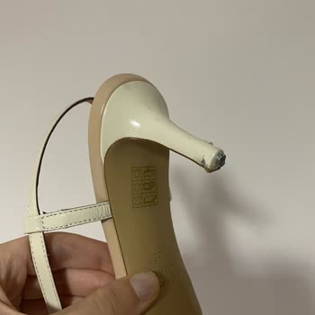 Vakko Kusurlu Ürün Satışı Yapıyor