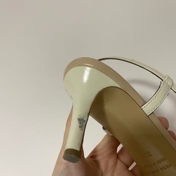 Vakko Kusurlu Ürün Satışı Yapıyor