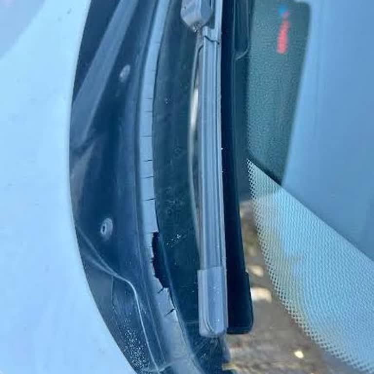 BMW 118i Ön Cam Fitili Çürüme Problemi