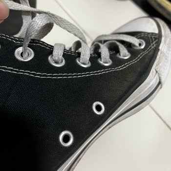 SuperStep Converse Chuck Taylor Ayakkabıda Kırmızılık Ve Yanık İzleri
