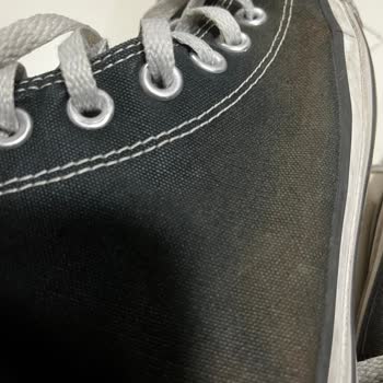 SuperStep Converse Chuck Taylor Ayakkabıda Kırmızılık Ve Yanık İzleri