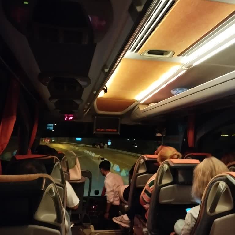 İstanbul Seyahat Eski Araç Ve Koltuklar Kırık