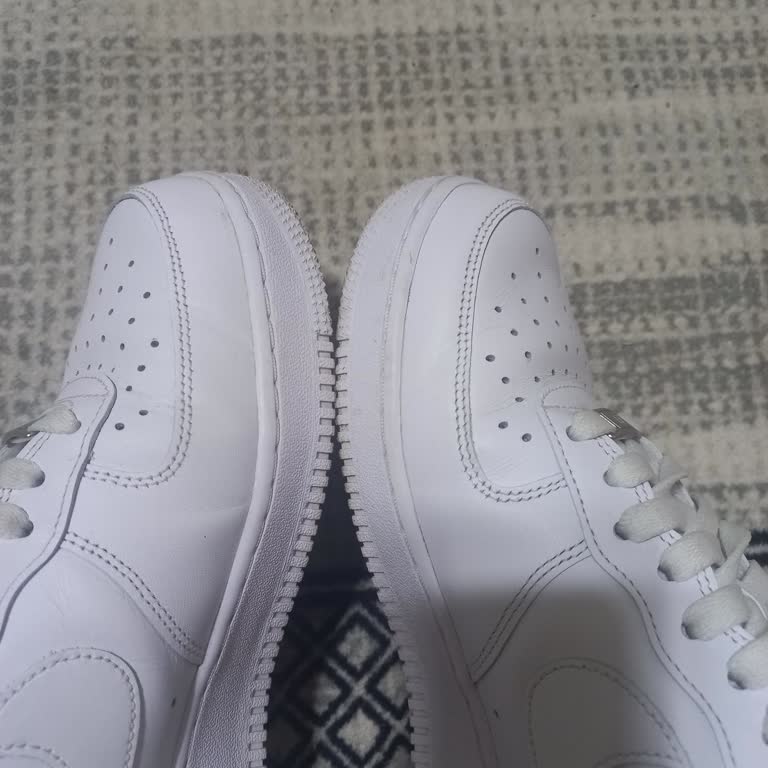 Sneaks Up Ayakkabıların Sağ Ve Sol Tekleri Birbirinden Farklı!