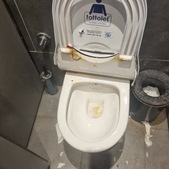 Shell İstasyonunda Kötü WC Ve Personel Davranışı