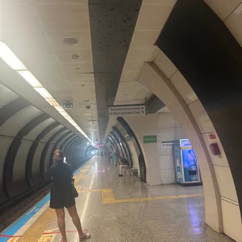 Metro İstanbul Vezneciler Metro Asansörü Çalışmıyor Klimalar Çalışmıyor