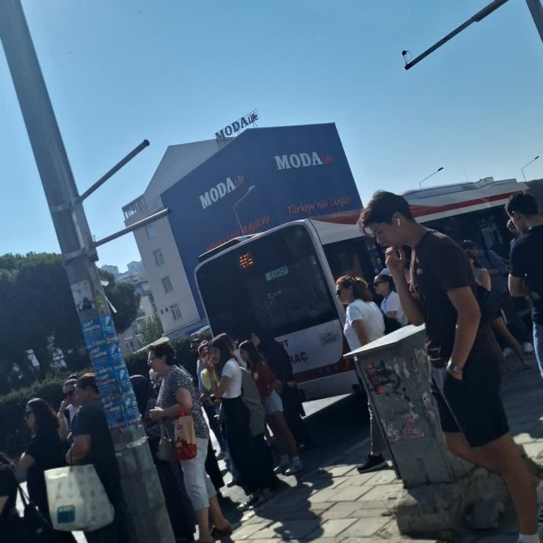 İzmir Büyükşehir Belediyesi Otobüs Arızası Ve Şoförün Olumsuz Tavrı