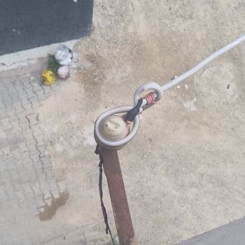 12 Saattir Elektriksizim Ve TEDAŞ'tan 1 Tane Bile Yetkili Gelmedi.