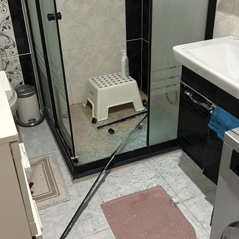 KOÇTAŞ’TAN Aldığımız Duşakabinin Profilleri Yamuldu Ve Camı Patladı!