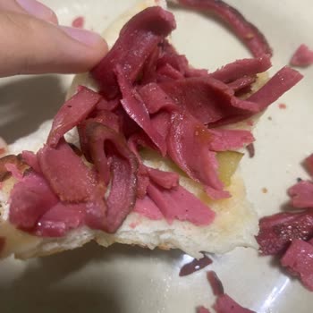 Tombiş Kumru Böcek Çıktı