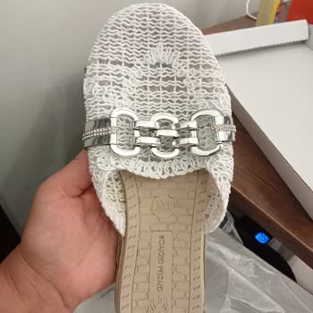 Giydimgidiyor Markasının Yapışkanları Elime Bulaşan Pazar Terliği