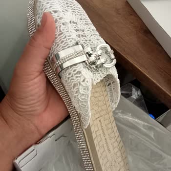 Giydimgidiyor Markasının Yapışkanları Elime Bulaşan Pazar Terliği