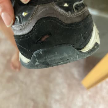 Skechers Markası Hemen Yırtıldı, Pişman Etti