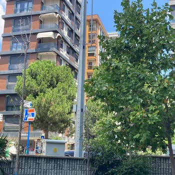 Ulaştırma ve Altyapı Bakanlığı Apartmanımıza Çok Yakın Mesafede Mevzuatlara Aykırı Baz İstasyonu