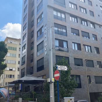 Ulaştırma ve Altyapı Bakanlığı Apartmanımıza Çok Yakın Mesafede Mevzuatlara Aykırı Baz İstasyonu