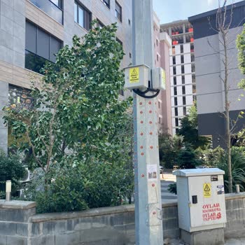 Ulaştırma ve Altyapı Bakanlığı Apartmanımıza Çok Yakın Mesafede Mevzuatlara Aykırı Baz İstasyonu