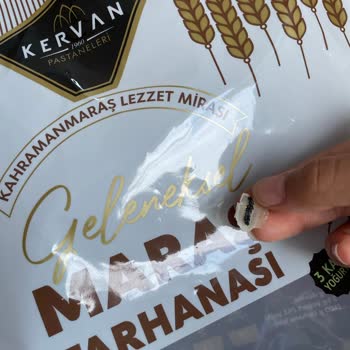 Kervan Pastaneleri Tarhanadan Siyah Bir Plastik Cisim Çıktı