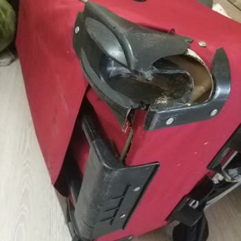 Ajet Kırık Valiz Teslimi