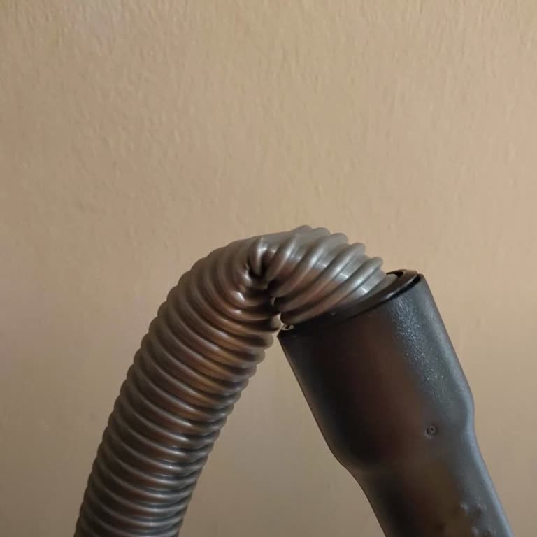 Fakir Ev Aletleri 1 Kullanımda Hortumu Kırılan Süpürgeden 850 TL Deforme Parası İstenme