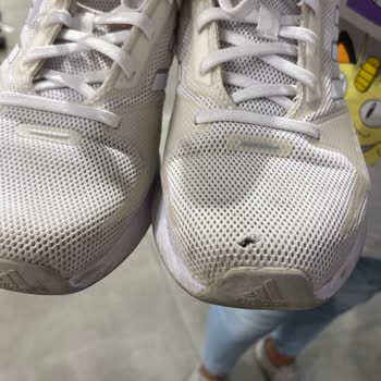 Adidas Marka Ayakkabıda Renk Atması Delinme Sonrası Gelen Red Cevabı