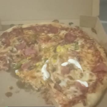 Pizza Hut Pizza Kutuya Yapışmış!